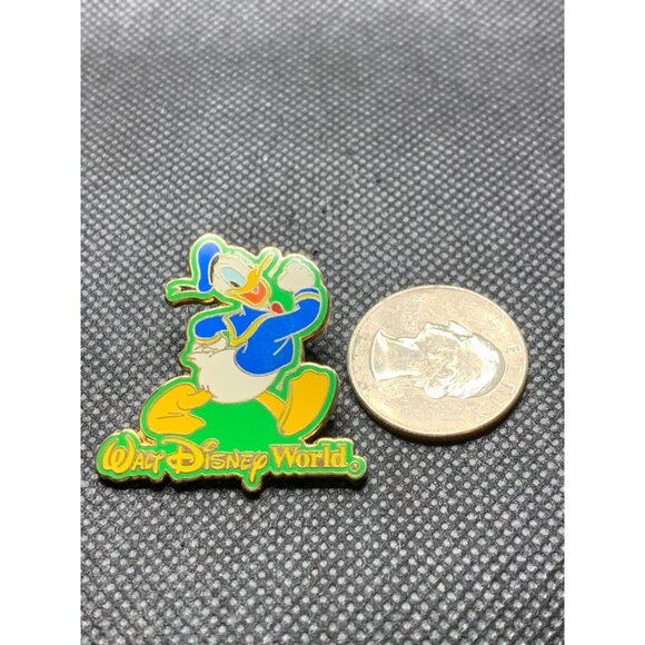 2002 Vtg Walt Disney World WDW Donald Duck Disney trading Pin badge - Picture 2 of 10
